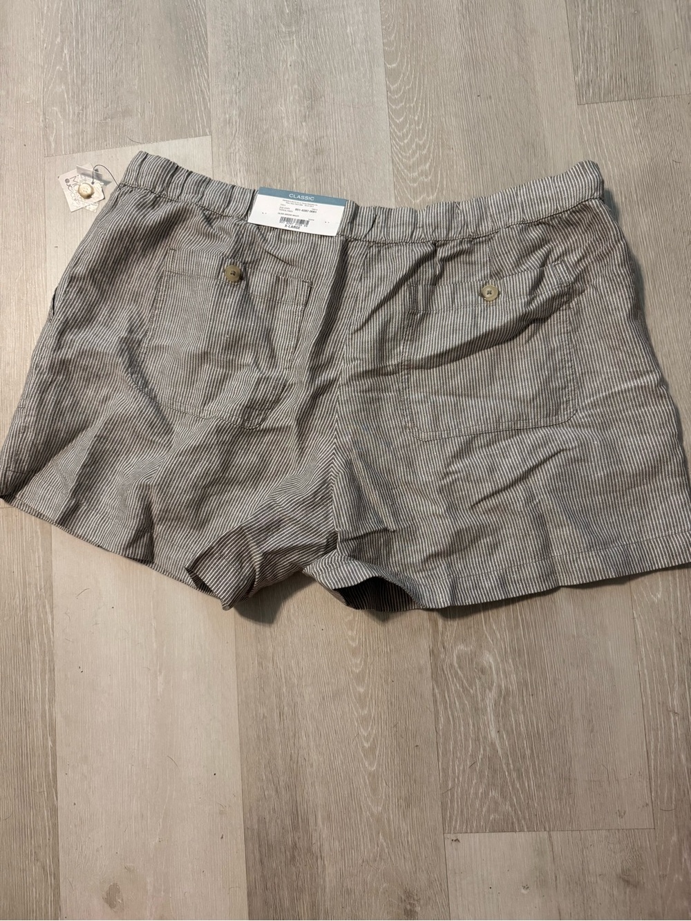 Liz Claiborne Gray Pinstriped Casual Linen Blend Drawstring Shorts - Picture 2 of 4